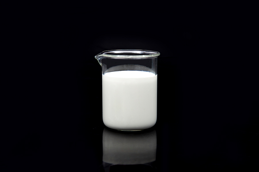 Applicability of commonly used fluorescent whitening agents in plastics of different materials